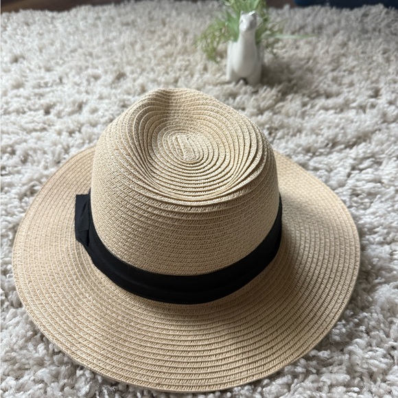 Accessories - Elegant Beige Fedora with Black Ribbon